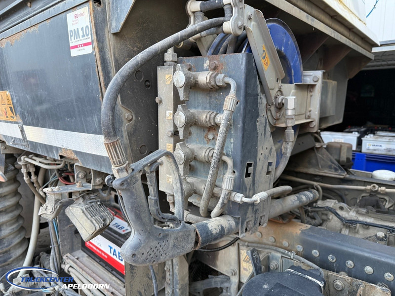 Mercedes-Benz Axor 1829 Johnston, Versnellingsbak of tussenbak probleem - Utcaseprő gép: 4 kép. Mercedes-Benz Axor 1829 Johnston, Versnellingsbak of tussenbak probleem - Utcaseprő gép: 4 kép.