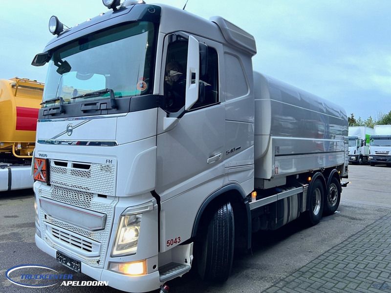 Volvo FH 540 HMK Bilcon 18800 Liter ADR, Retarder, Steering axle - Tartályos teherautó: 3 kép. Volvo FH 540 HMK Bilcon 18800 Liter ADR, Retarder, Steering axle - Tartályos teherautó: 3 kép.