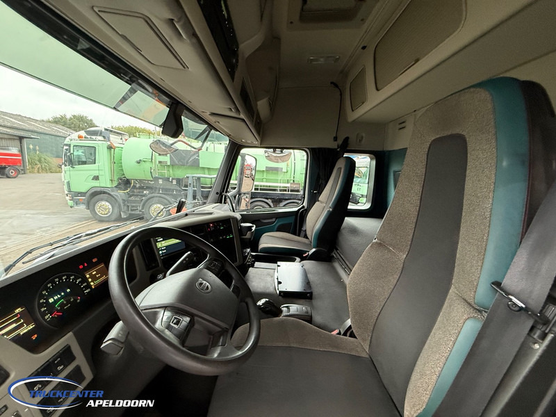 Volvo FM 410 379000 km, 6x2, Globetrotter - Alvaz teherautó: 5 kép. Volvo FM 410 379000 km, 6x2, Globetrotter - Alvaz teherautó: 5 kép.