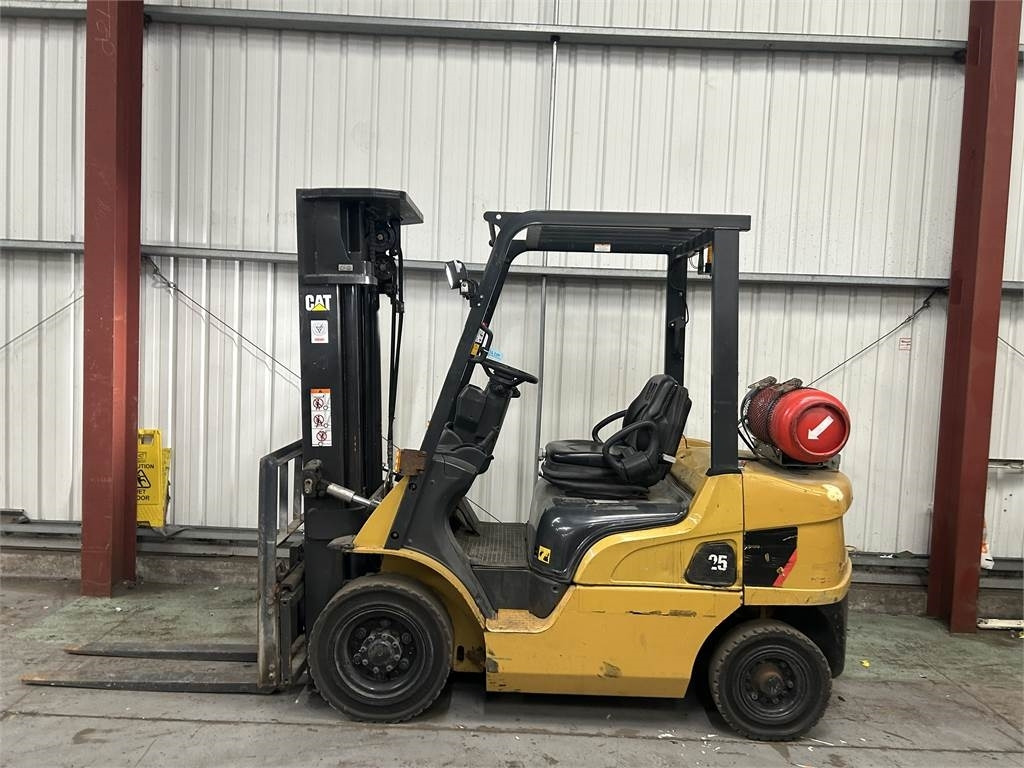 CAT GP25NT - Gázüzemű targonca: 1 kép. CAT GP25NT - Gázüzemű targonca: 1 kép.