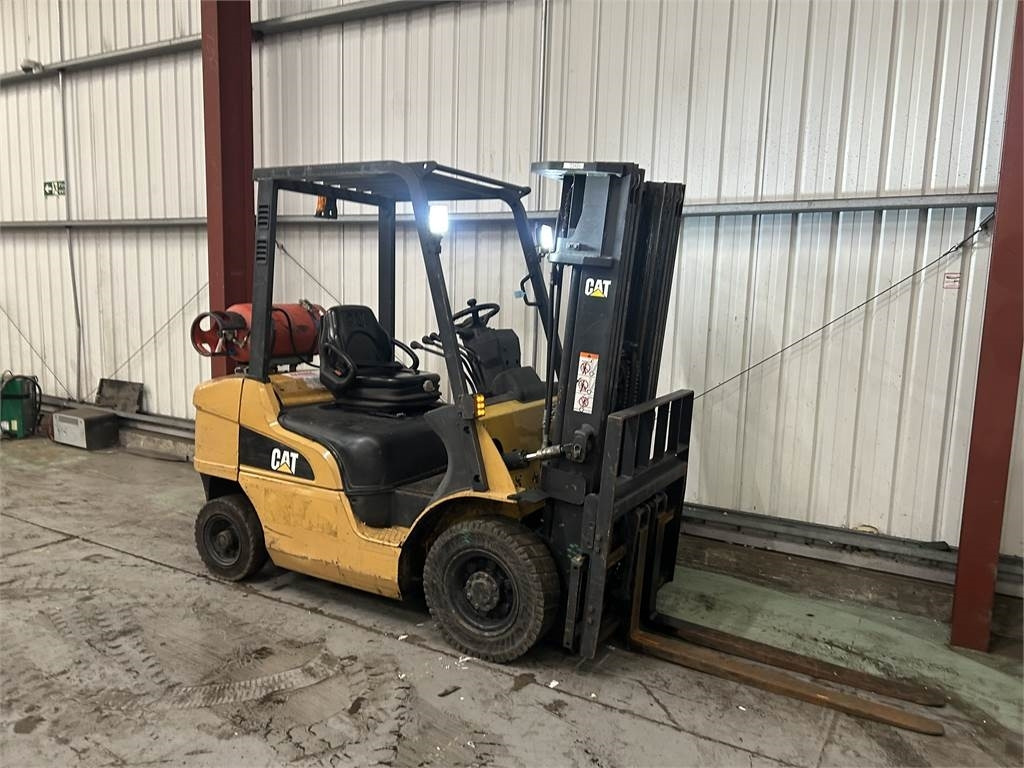 CAT GP25NT - Gázüzemű targonca: 4 kép. CAT GP25NT - Gázüzemű targonca: 4 kép.