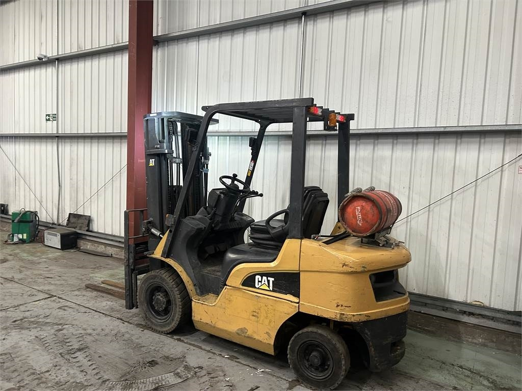 CAT GP25NT - Gázüzemű targonca: 3 kép. CAT GP25NT - Gázüzemű targonca: 3 kép.
