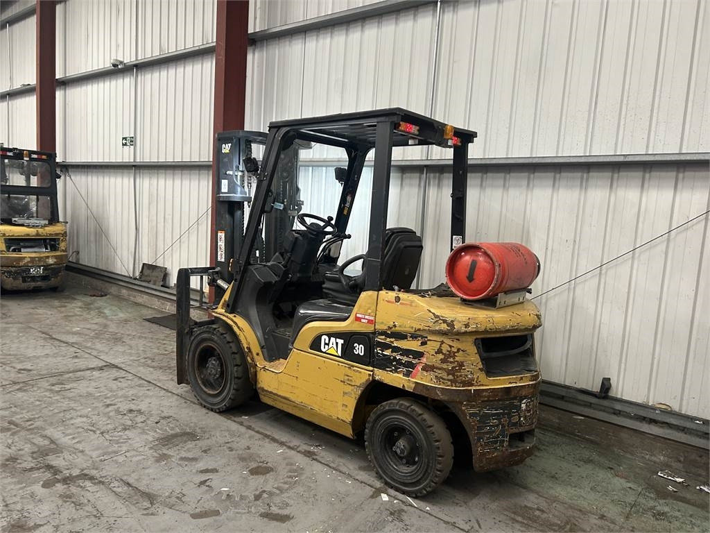 CAT GP30NT - Gázüzemű targonca: 3 kép. CAT GP30NT - Gázüzemű targonca: 3 kép.
