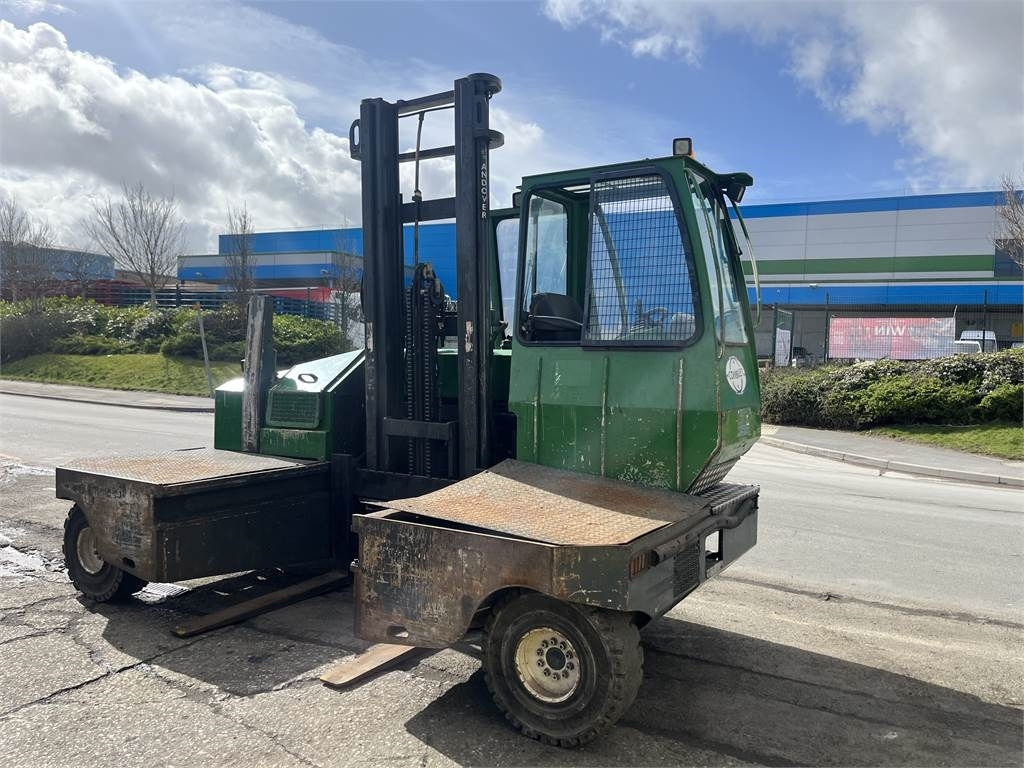 Combilift C5000SL - Oldalrakodó targoncá: 5 kép. Combilift C5000SL - Oldalrakodó targoncá: 5 kép.