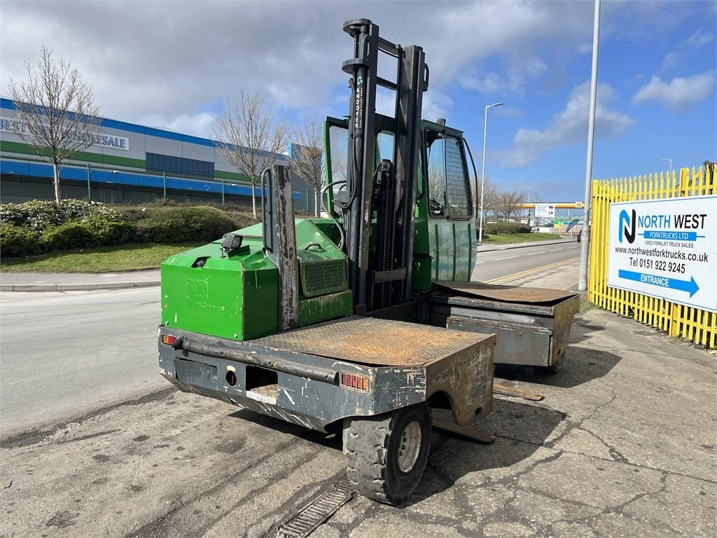 Combilift C5000SL - Oldalrakodó targoncá: 4 kép. Combilift C5000SL - Oldalrakodó targoncá: 4 kép.