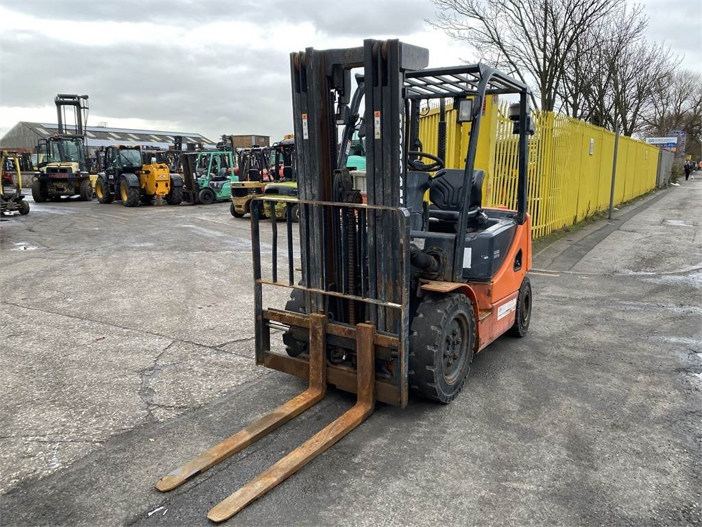 Doosan D25S-5 - Dízel targonca: 2 kép. Doosan D25S-5 - Dízel targonca: 2 kép.
