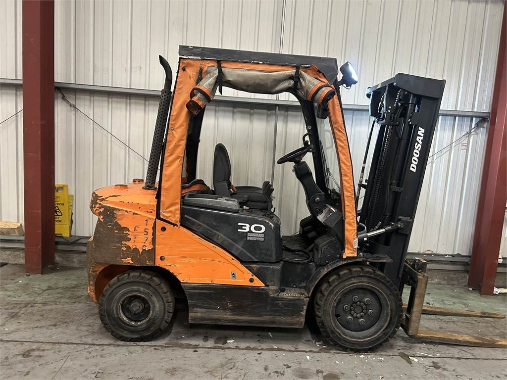 Doosan D30S-5 - Dízel targonca: 5 kép. Doosan D30S-5 - Dízel targonca: 5 kép.