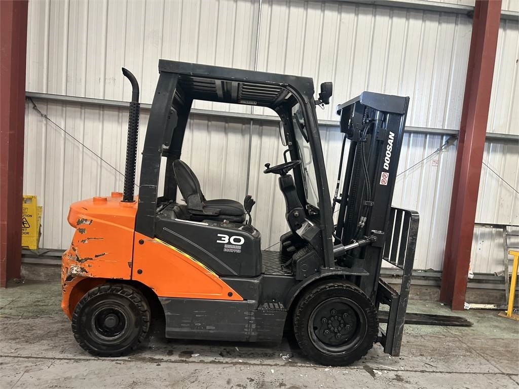 Doosan D30S-5 - Dízel targonca: 5 kép. Doosan D30S-5 - Dízel targonca: 5 kép.