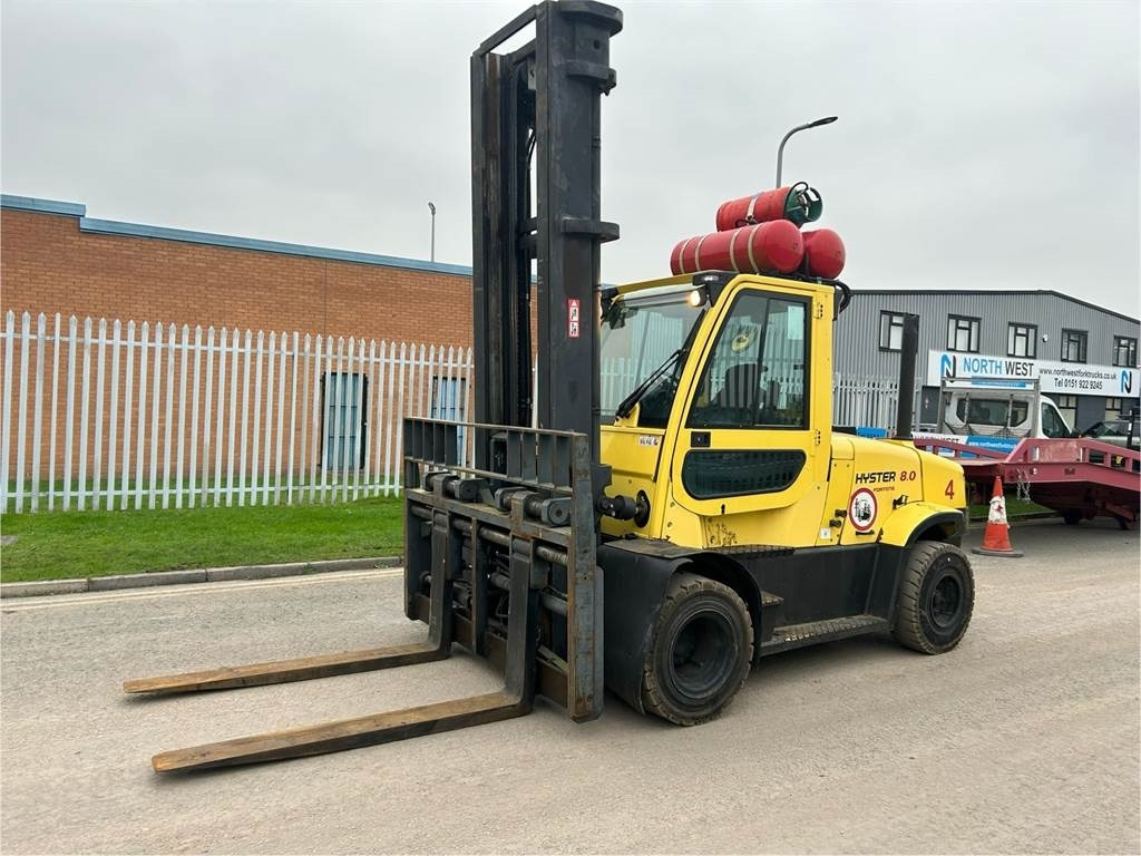 Hyster H8.0FT9 - Gázüzemű targonca: 2 kép. Hyster H8.0FT9 - Gázüzemű targonca: 2 kép.