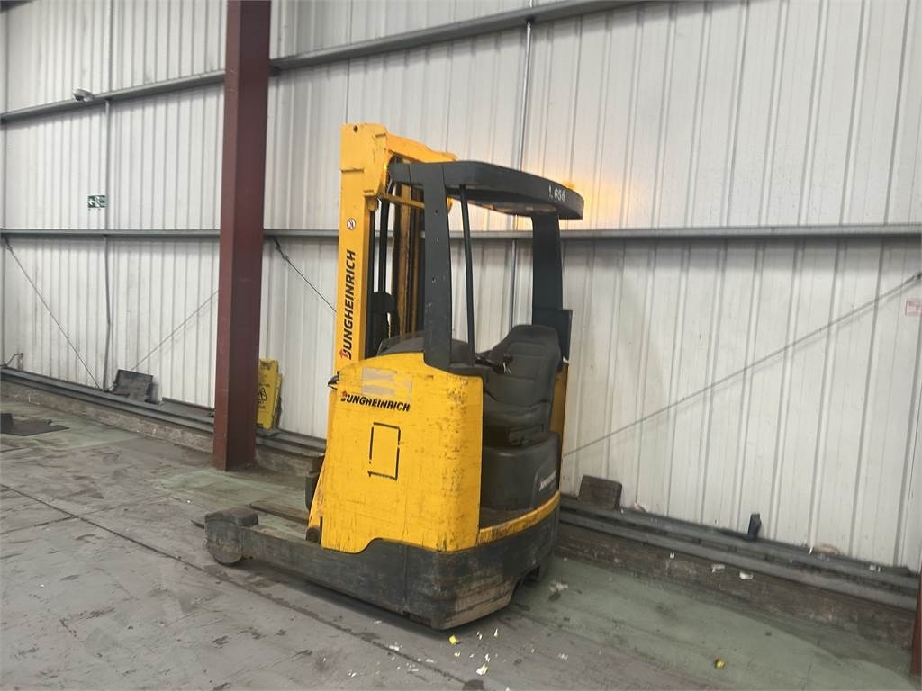 Jungheinrich ETV214 - Tolóoszlopos targoncá: 3 kép. Jungheinrich ETV214 - Tolóoszlopos targoncá: 3 kép.