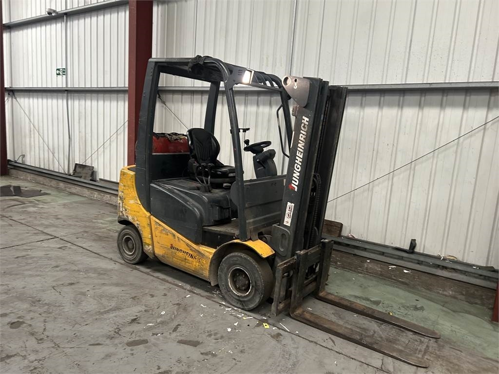 Jungheinrich TFG320 - Gázüzemű targonca: 4 kép. Jungheinrich TFG320 - Gázüzemű targonca: 4 kép.