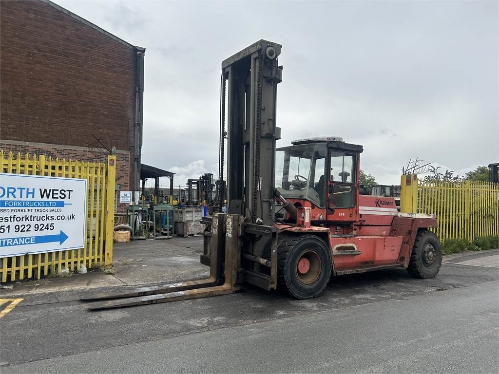 Kalmar DCD160-12 - Dízel targonca: 2 kép. Kalmar DCD160-12 - Dízel targonca: 2 kép.