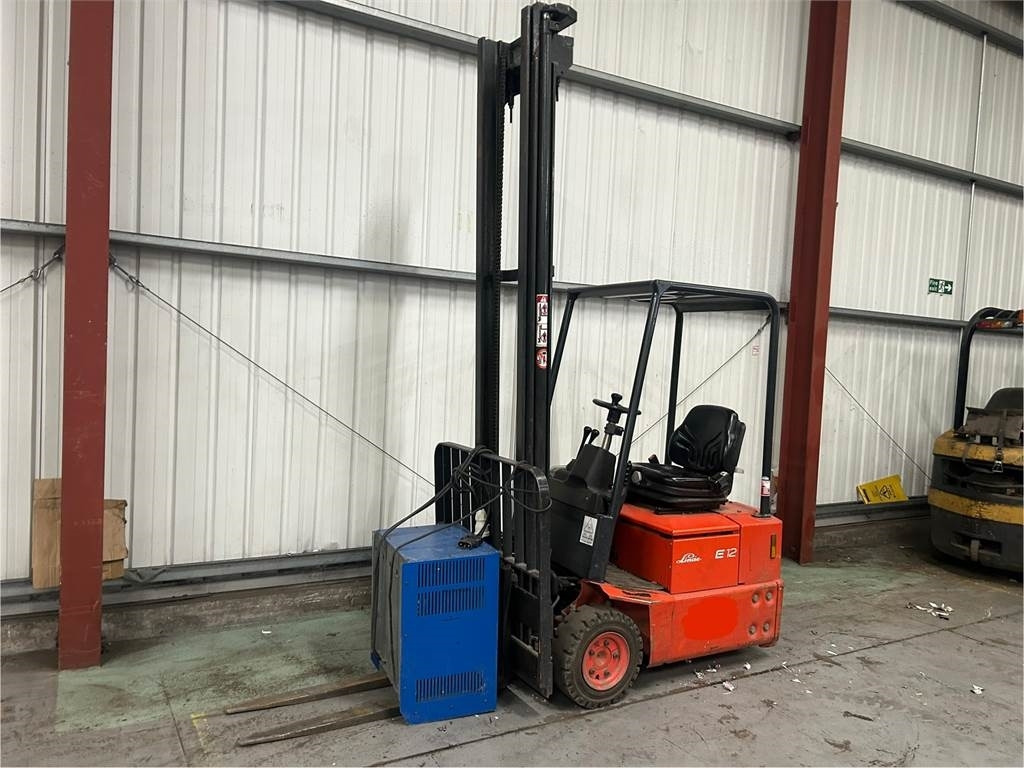 Linde E12Z-02 - Elektromos targonca: 2 kép. Linde E12Z-02 - Elektromos targonca: 2 kép.