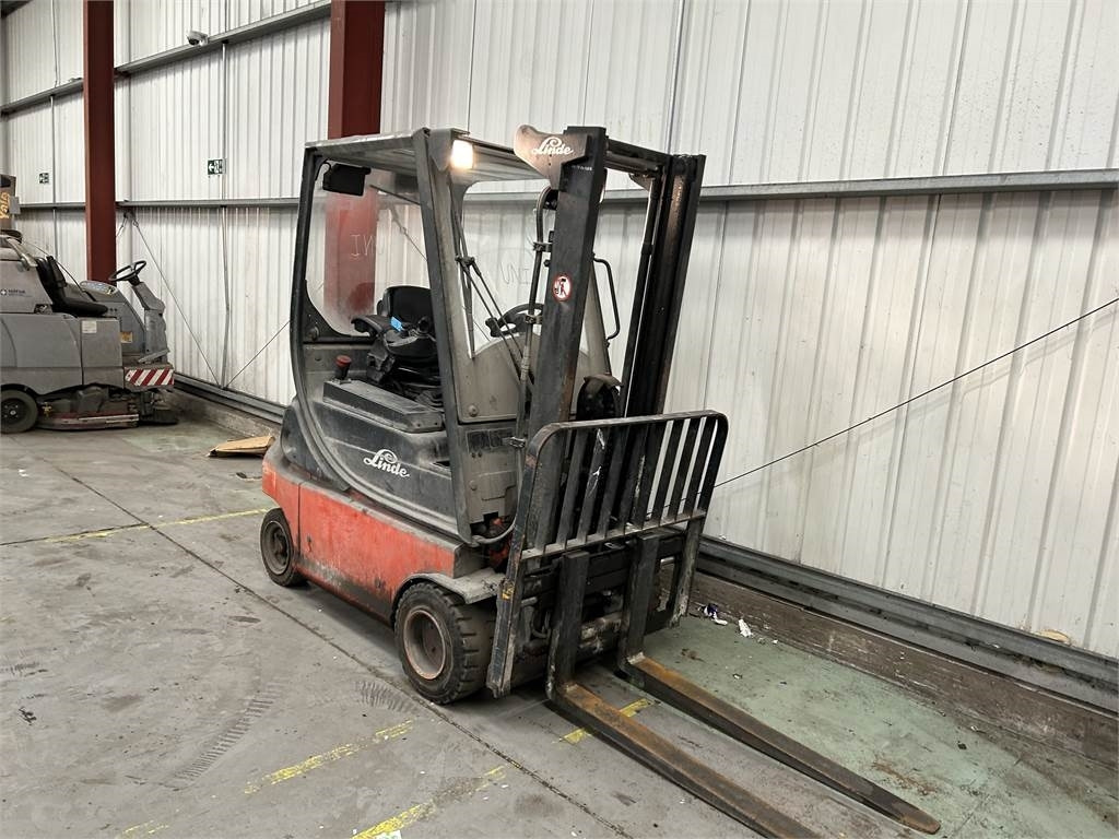 Linde E18P-02 - Elektromos targonca: 4 kép. Linde E18P-02 - Elektromos targonca: 4 kép.