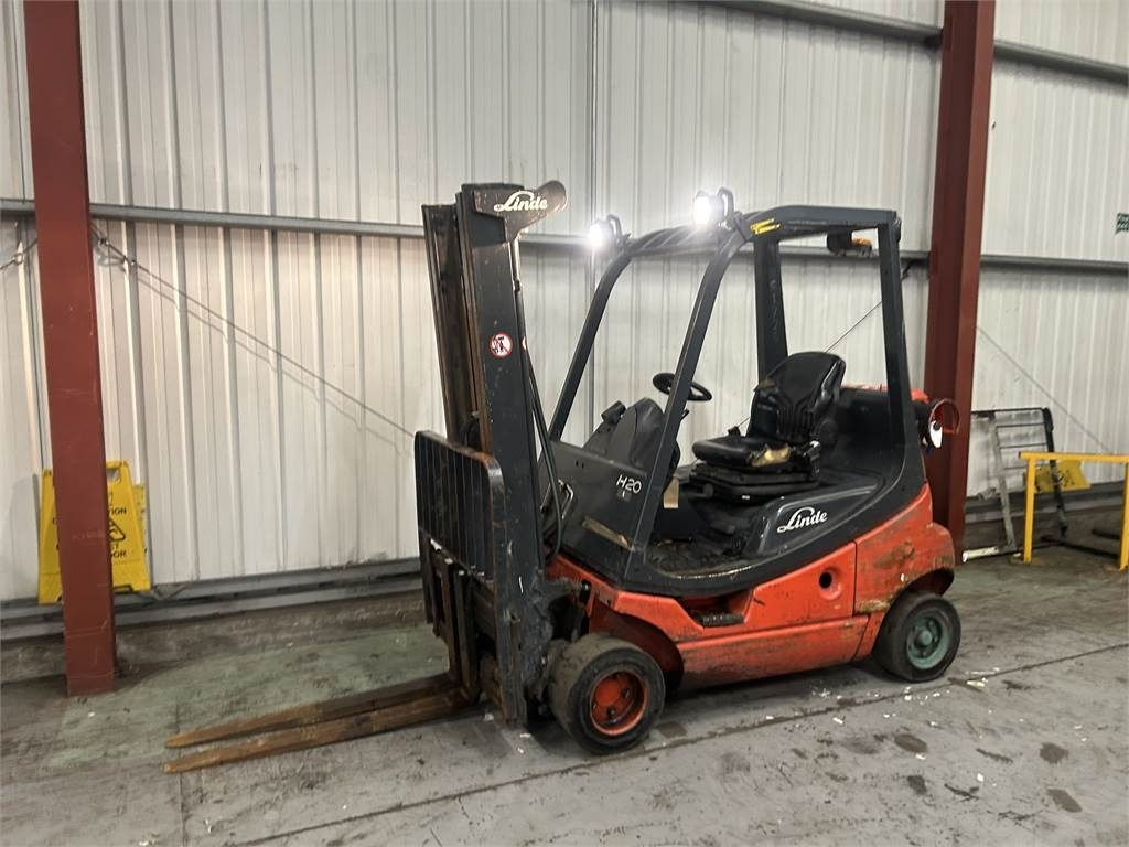 Linde H20T-03 - Gázüzemű targonca: 2 kép. Linde H20T-03 - Gázüzemű targonca: 2 kép.