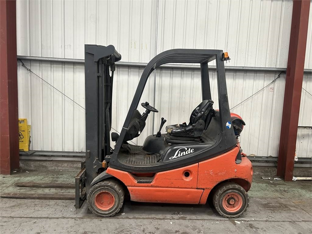 Linde H20T-03 - Gázüzemű targonca: 1 kép. Linde H20T-03 - Gázüzemű targonca: 1 kép.