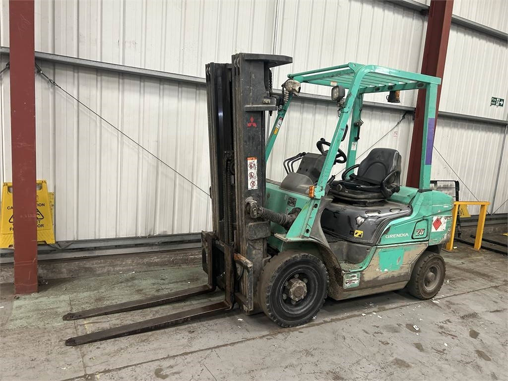 Mitsubishi FD25NT - Dízel targonca: 2 kép. Mitsubishi FD25NT - Dízel targonca: 2 kép.