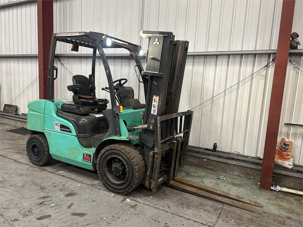 Mitsubishi FD30NT - Dízel targonca: 4 kép. Mitsubishi FD30NT - Dízel targonca: 4 kép.