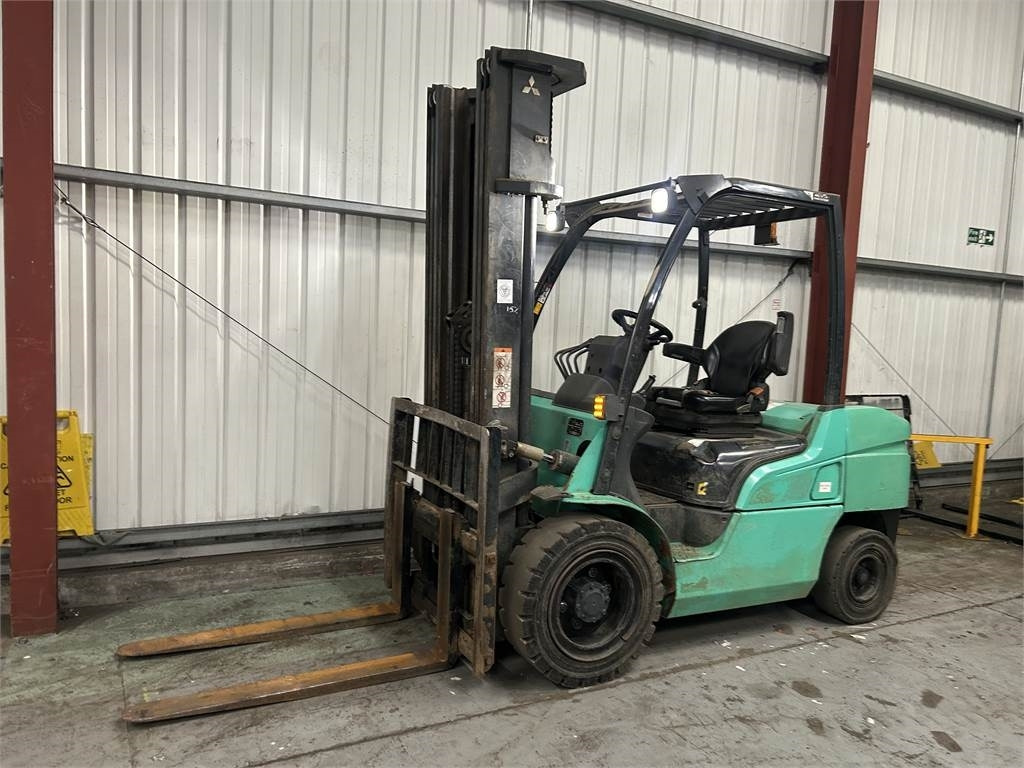 Mitsubishi FD35NT - Dízel targonca: 2 kép. Mitsubishi FD35NT - Dízel targonca: 2 kép.
