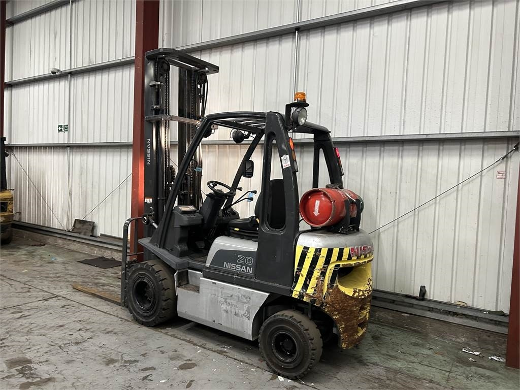 Nissan U1D2A20LQ - Gázüzemű targonca: 3 kép. Nissan U1D2A20LQ - Gázüzemű targonca: 3 kép.