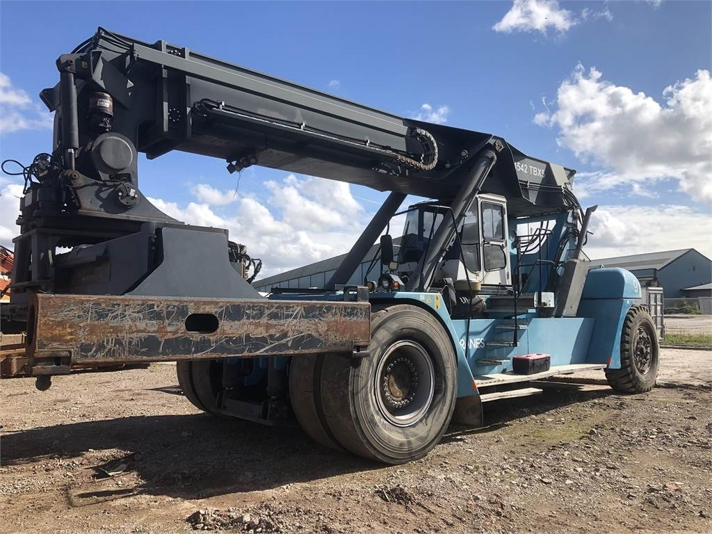 SMV 4542 TBX5 - Konténerrakodó: 1 kép. SMV 4542 TBX5 - Konténerrakodó: 1 kép.