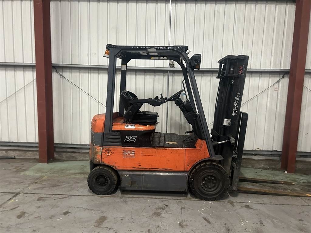 Toyota 7FBMF25 - Elektromos targonca: 5 kép. Toyota 7FBMF25 - Elektromos targonca: 5 kép.