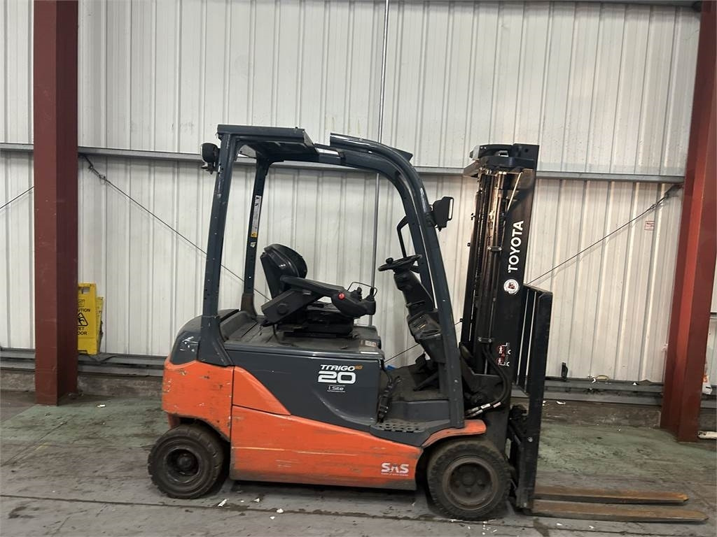 Toyota 8FBM20T - Elektromos targonca: 5 kép. Toyota 8FBM20T - Elektromos targonca: 5 kép.