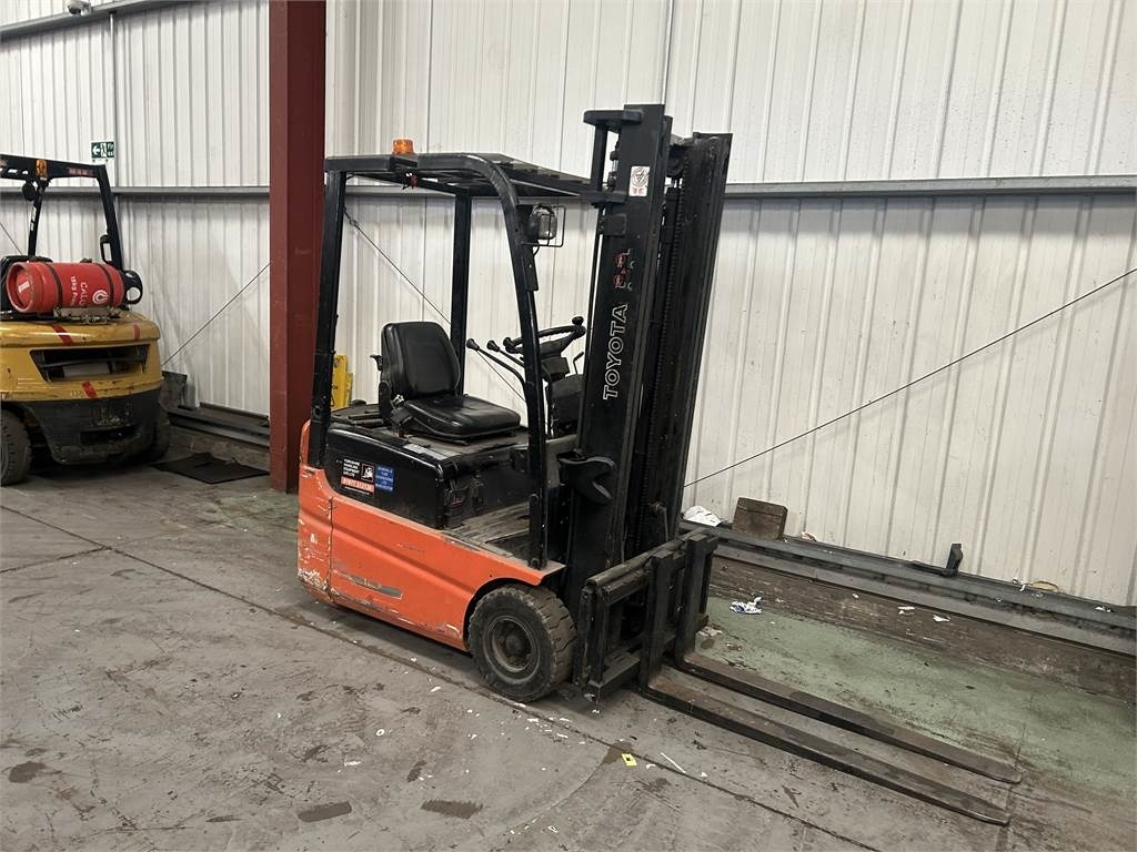 Toyota FBESF15  - Elektromos targonca: 4 kép. Toyota FBESF15  - Elektromos targonca: 4 kép.