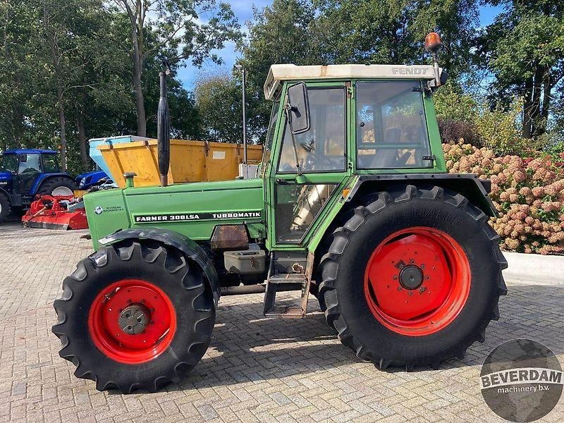 Fendt 308LSA Turbomatik - Traktor: 2 kép. Fendt 308LSA Turbomatik - Traktor: 2 kép.