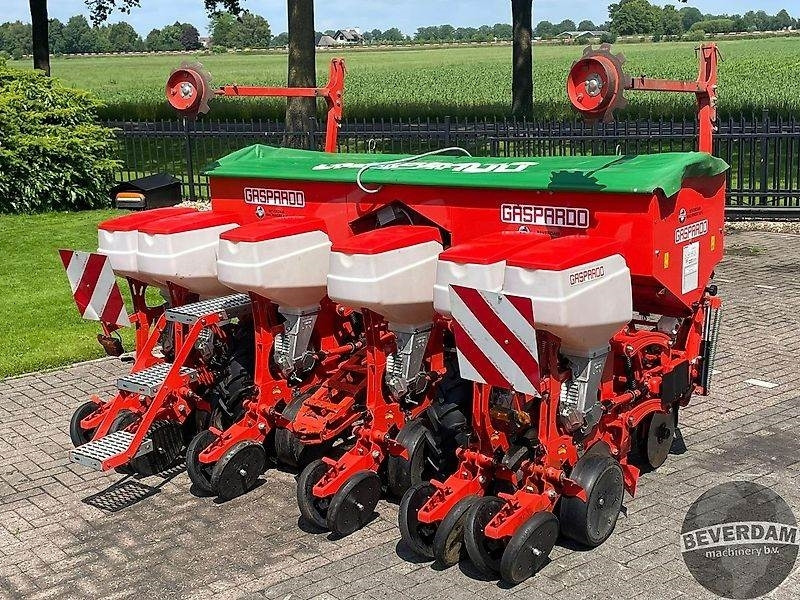 Gaspardo MTE 300 6R - Szemenkénti vetőgép: 1 kép. Gaspardo MTE 300 6R - Szemenkénti vetőgép: 1 kép.