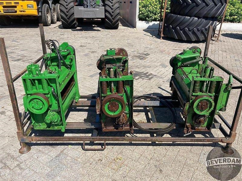 John Deere Korrelkneuzers - Betakarítógép tartozék: 1 kép. John Deere Korrelkneuzers - Betakarítógép tartozék: 1 kép.