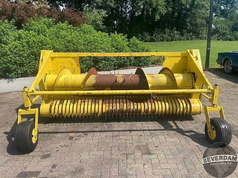 John Deere Pick-up 630 - Betakarítógép tartozék: 3 kép. John Deere Pick-up 630 - Betakarítógép tartozék: 3 kép.