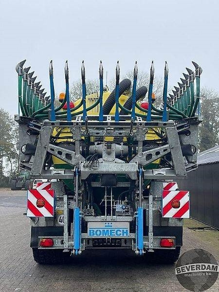 Szippantó tartálykocsi Kotte Garant RTLX 32000 Claas Xerion 4000: 8 kép. Szippantó tartálykocsi Kotte Garant RTLX 32000 Claas Xerion 4000: 8 kép.