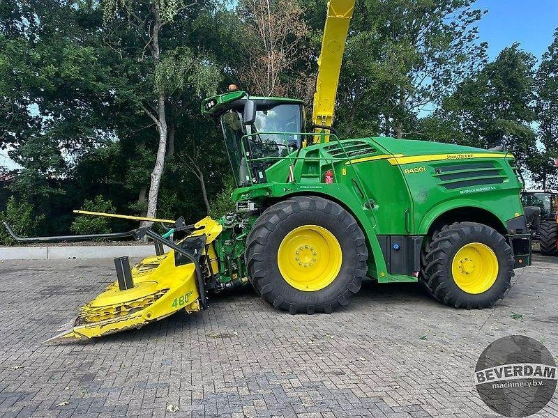 John Deere 8400 - Mezőgazdasági gépek: 3 kép. John Deere 8400 - Mezőgazdasági gépek: 3 kép.