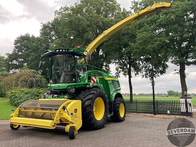 John Deere 8400 - Mezőgazdasági gépek: 1 kép. John Deere 8400 - Mezőgazdasági gépek: 1 kép.