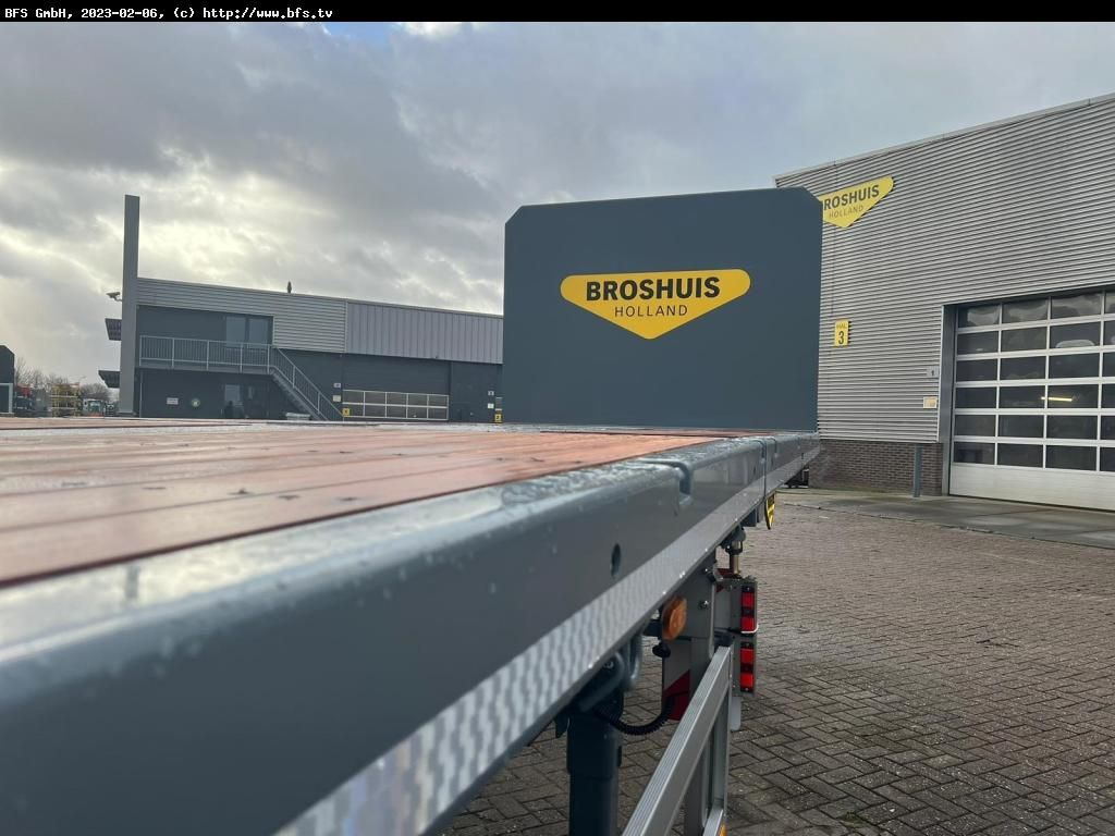 Broshuis Telesattel 1x ausziehbar 3-Achs Telesattel Leich - Platós félpótkocsi: 3 kép. Broshuis Telesattel 1x ausziehbar 3-Achs Telesattel Leich - Platós félpótkocsi: 3 kép.