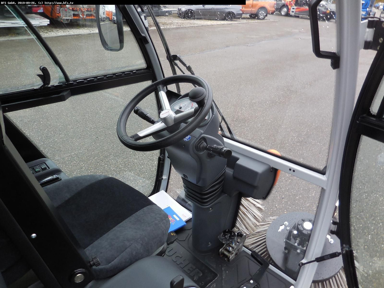 CityCat 1300 CityCat 1300 EuroMot IIIA - 2-Besen - Utcaseprő gép: 4 kép. CityCat 1300 CityCat 1300 EuroMot IIIA - 2-Besen - Utcaseprő gép: 4 kép.