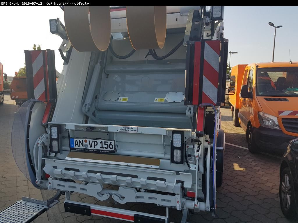 FUSO Canter 9C18 AMT 4x2 HS HL 8,5 t Olympus M - Szemetesautó: 4 kép. FUSO Canter 9C18 AMT 4x2 HS HL 8,5 t Olympus M - Szemetesautó: 4 kép.