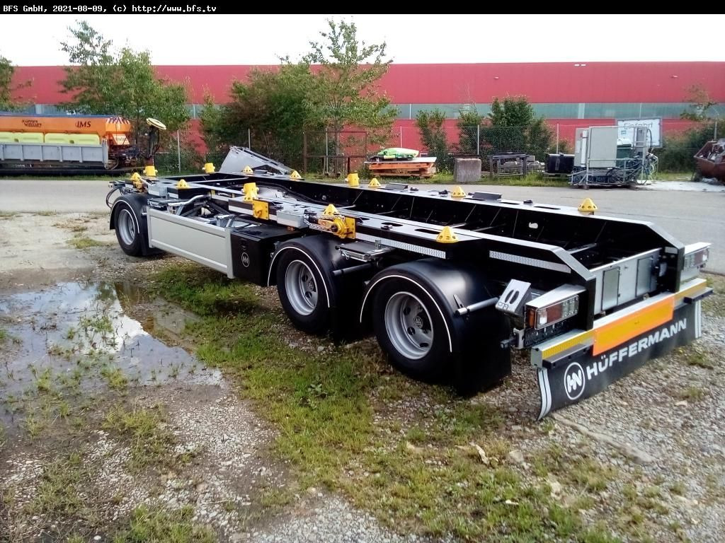 Hüffermann Vario-Carrier HMA 2424 ZB 3-Achs für Absetzmulde - Multiliftes/ Konténerszállító pótkocsi: 3 kép. Hüffermann Vario-Carrier HMA 2424 ZB 3-Achs für Absetzmulde - Multiliftes/ Konténerszállító pótkocsi: 3 kép.