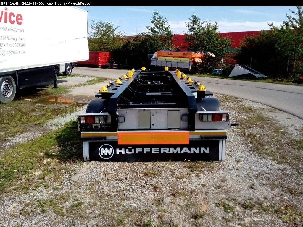 Hüffermann Vario-Carrier HMA 2424 ZB 3-Achs für Absetzmulde - Multiliftes/ Konténerszállító pótkocsi: 2 kép. Hüffermann Vario-Carrier HMA 2424 ZB 3-Achs für Absetzmulde - Multiliftes/ Konténerszállító pótkocsi: 2 kép.