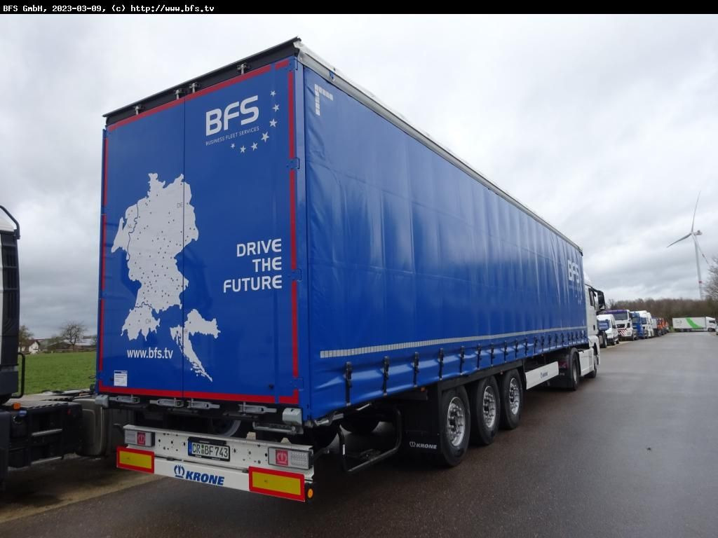 Krone Sattelauflieger SDP 27 eLB50-CS XL Getränke, Cod Krone Sattelauflieger SDP 27 eLB50-CS XL Getränke, Cod - Ponyvás félpótkocsi: 2 kép. Krone Sattelauflieger SDP 27 eLB50-CS XL Getränke, Cod Krone Sattelauflieger SDP 27 eLB50-CS XL Getränke, Cod - Ponyvás félpótkocsi: 2 kép.