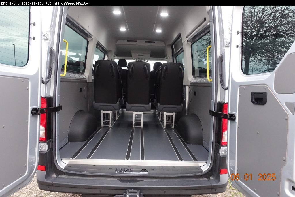 MAN TGE 3.180 4x2 F SB 8 Sitzer, Automatik, Anhängek - Minibusz, Kisbusz: 3 kép. MAN TGE 3.180 4x2 F SB 8 Sitzer, Automatik, Anhängek - Minibusz, Kisbusz: 3 kép.