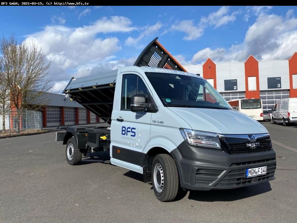 MAN TGE 3.180 4x2 F SB Dreiseitenkipper - Billenőplatós kisteherautó: 2 kép. MAN TGE 3.180 4x2 F SB Dreiseitenkipper - Billenőplatós kisteherautó: 2 kép.