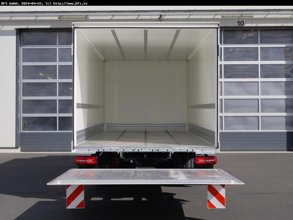 MAN TGL (TG3) 12.220 4x2 BL CH - Dobozos felépítményű teherautó: 3 kép. MAN TGL (TG3) 12.220 4x2 BL CH - Dobozos felépítményű teherautó: 3 kép.