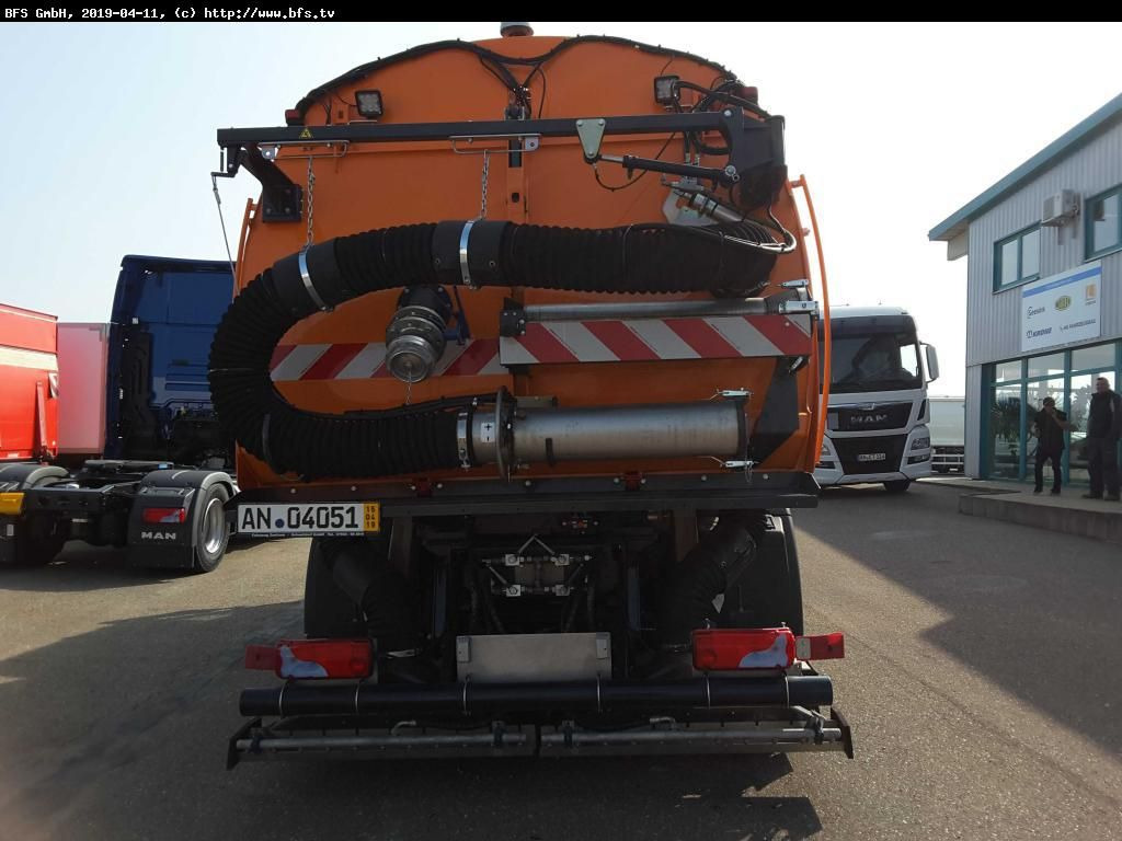 MAN TGS 18.360 4X2 LL Bucher OF 8000 RS beids. WK HD - Utcaseprő gép: 3 kép. MAN TGS 18.360 4X2 LL Bucher OF 8000 RS beids. WK HD - Utcaseprő gép: 3 kép.