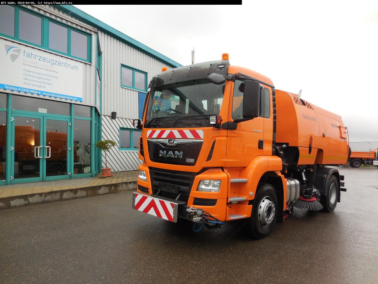 MAN TGS 18.420 4X2 BL Bucher OF 8000 TWIN beidseitig - Utcaseprő gép: 1 kép. MAN TGS 18.420 4X2 BL Bucher OF 8000 TWIN beidseitig - Utcaseprő gép: 1 kép.