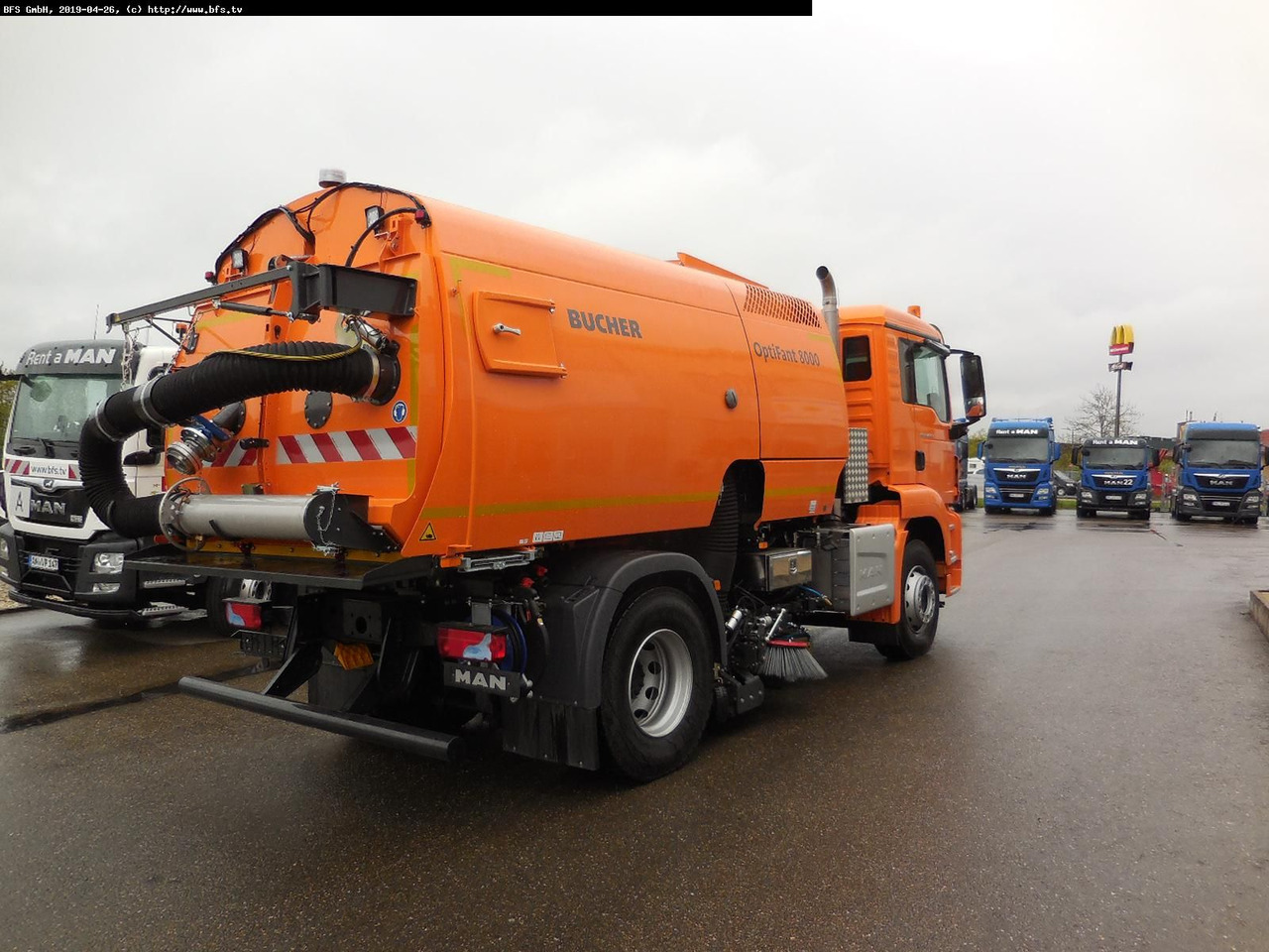 MAN TGS 18.420 4X2 BL Bucher OF 8000 TWIN beidseitig - Utcaseprő gép: 2 kép. MAN TGS 18.420 4X2 BL Bucher OF 8000 TWIN beidseitig - Utcaseprő gép: 2 kép.