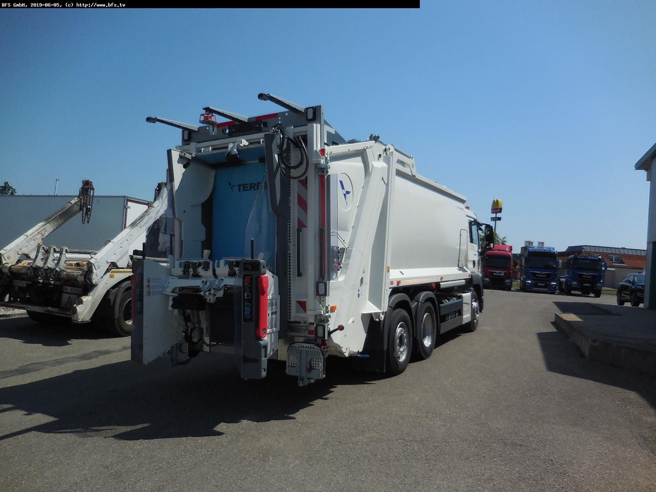 MAN TGS 28.320 6x2-4 BL HS HL Olympus 21 - Omni-DEKA - Szemetesautó: 2 kép. MAN TGS 28.320 6x2-4 BL HS HL Olympus 21 - Omni-DEKA - Szemetesautó: 2 kép.