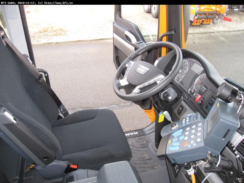 MAN TGS 28.480 6X4-4 BL Euro6, Winterdienst, Bordmat - Billenőplatós teherautó: 4 kép. MAN TGS 28.480 6X4-4 BL Euro6, Winterdienst, Bordmat - Billenőplatós teherautó: 4 kép.