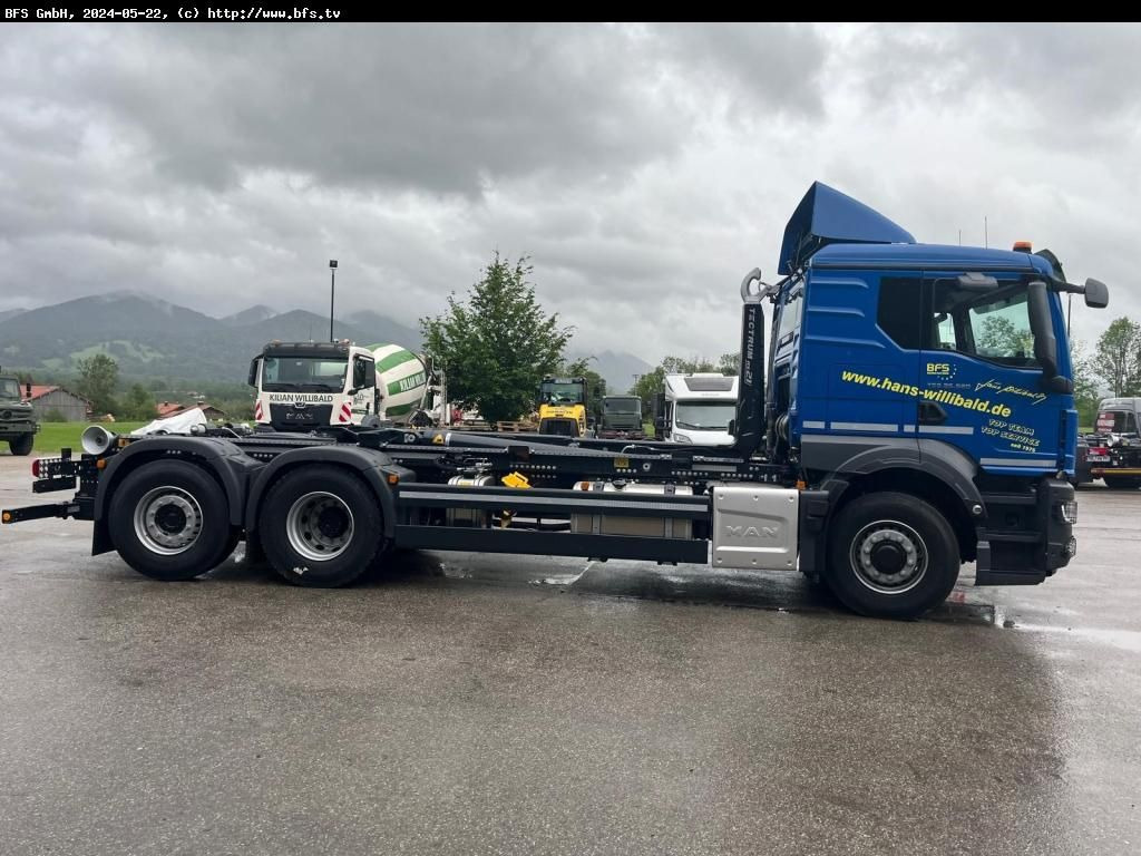 MAN TGS (TG3) 26.520 6x2-4 LL CH MEILLER - Horgos rakodó teherautó: 4 kép. MAN TGS (TG3) 26.520 6x2-4 LL CH MEILLER - Horgos rakodó teherautó: 4 kép.